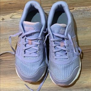 New Balance Girls size 3W